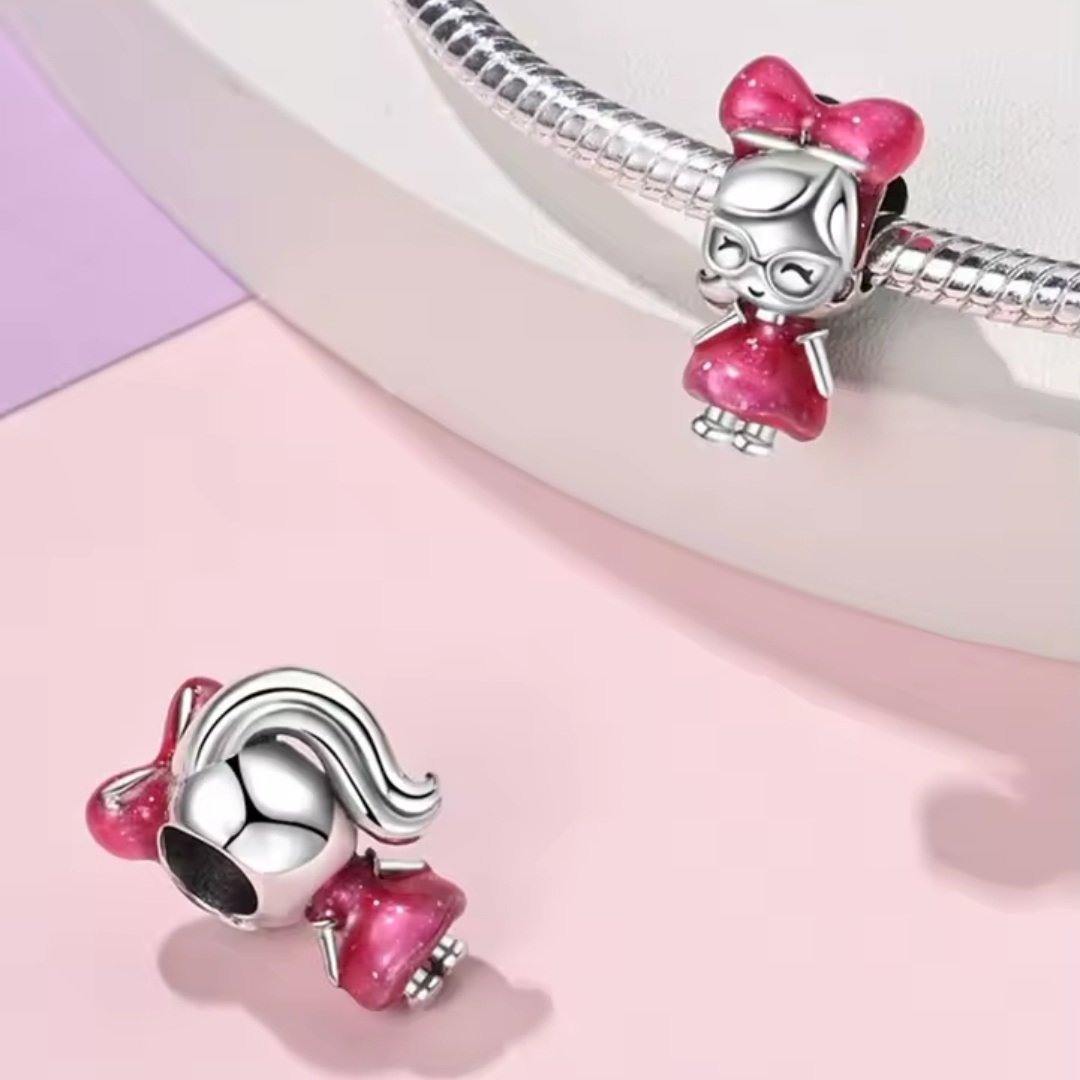 Zawieszka charms do pandory Srebro próby 925 Dziewczynka w różowej sukience - obrazek 2